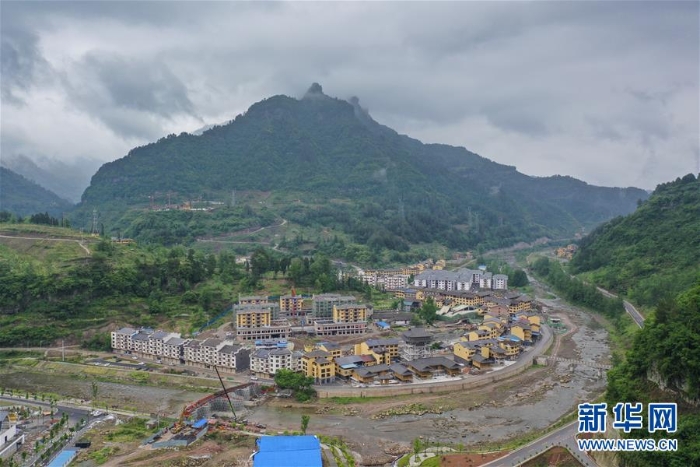 （集中连片特困地区贫困村调研行·图文互动）（1）脱贫路上“跑”出幸福生活——重庆石柱土家族自治县华溪村脱贫调查