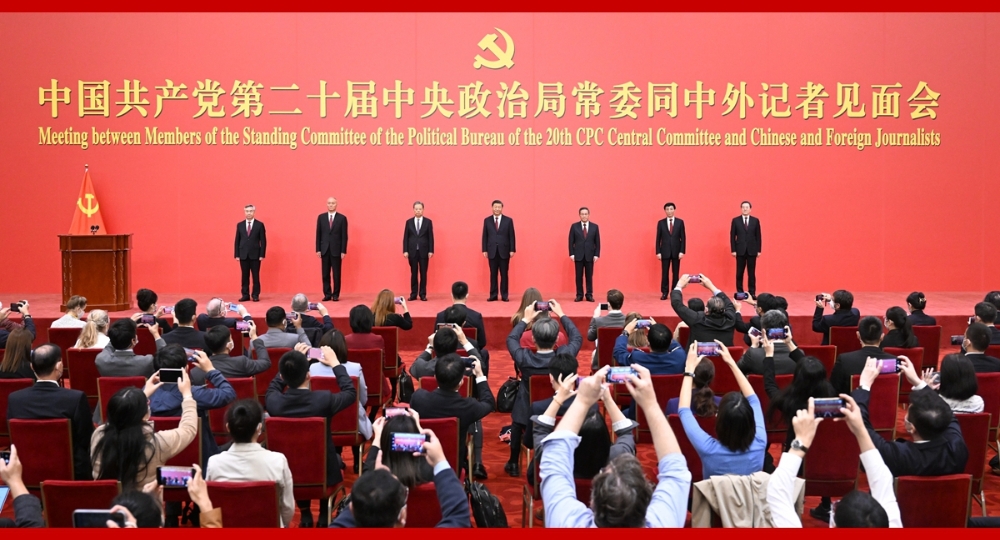 习近平等二十届中共中央政治局常委同中外记者见面 