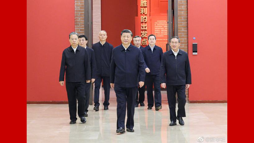 习近平带领中共中央政治局常委赴陕西延安瞻仰延安革命纪念地