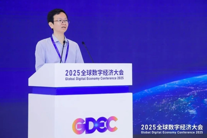 北京市经济和信息化局总工程师李辉致辞.jpg