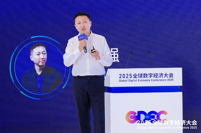 智联招聘副总裁李强发表演讲.JPG