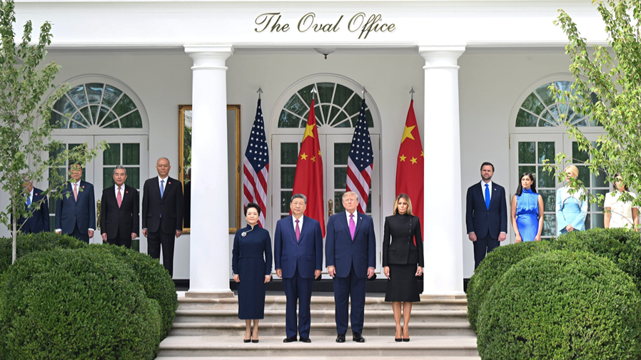 习近平出席美国总统特朗普在白宫举行的欢迎仪式